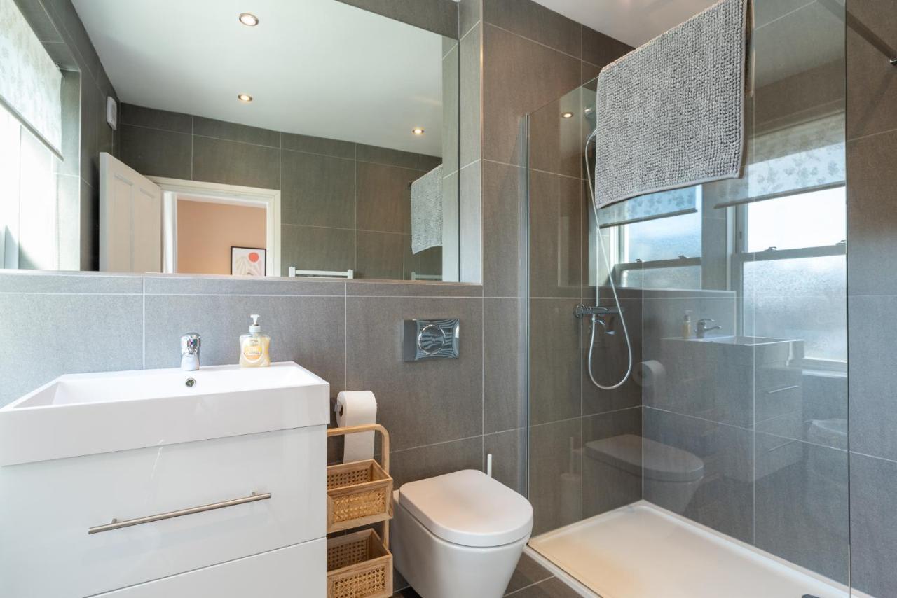 Beautiful 3 Bedroom Townhouse Harrogate Exterior photo